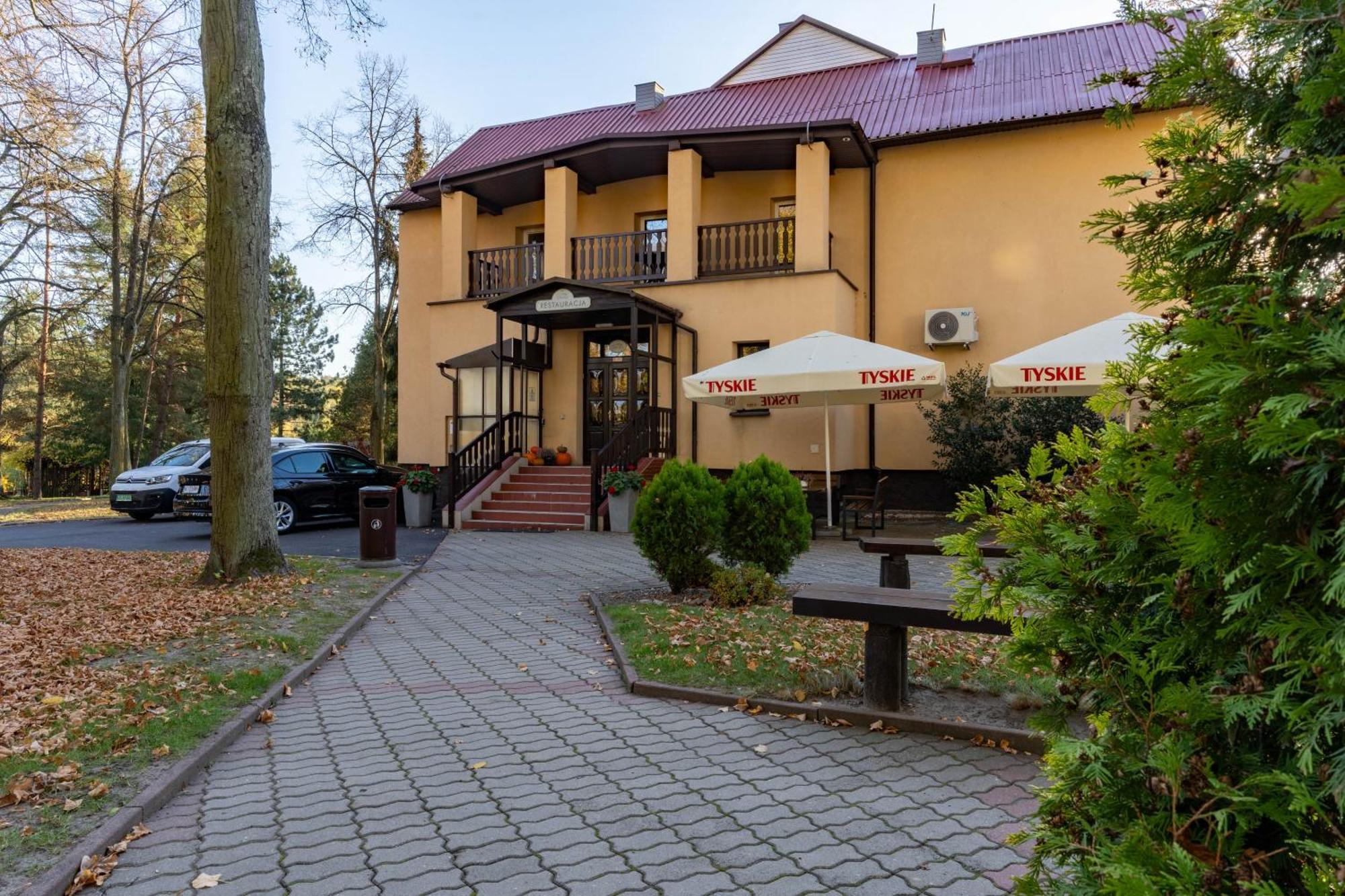 Hotel W Dobieszkowie ストリクフ エクステリア 写真