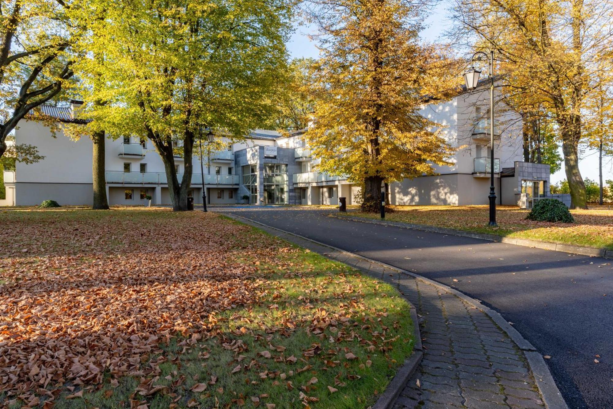 Hotel W Dobieszkowie ストリクフ エクステリア 写真