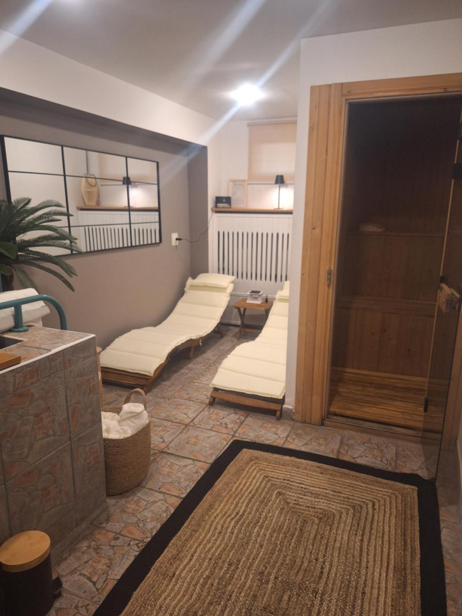 Hotel W Dobieszkowie ストリクフ エクステリア 写真