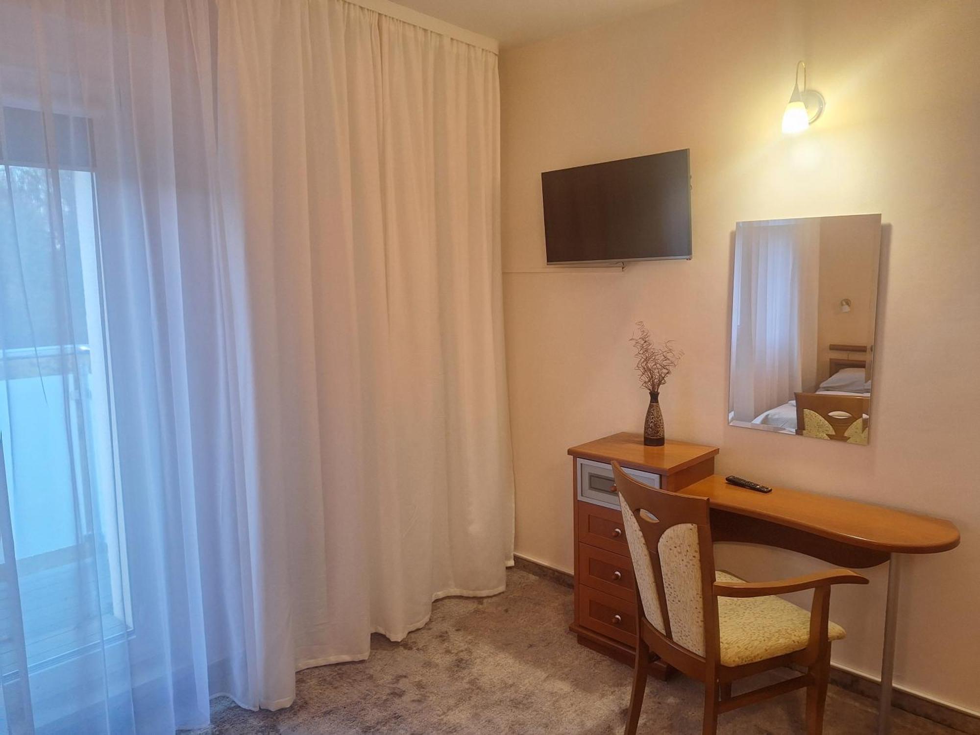 Hotel W Dobieszkowie ストリクフ エクステリア 写真